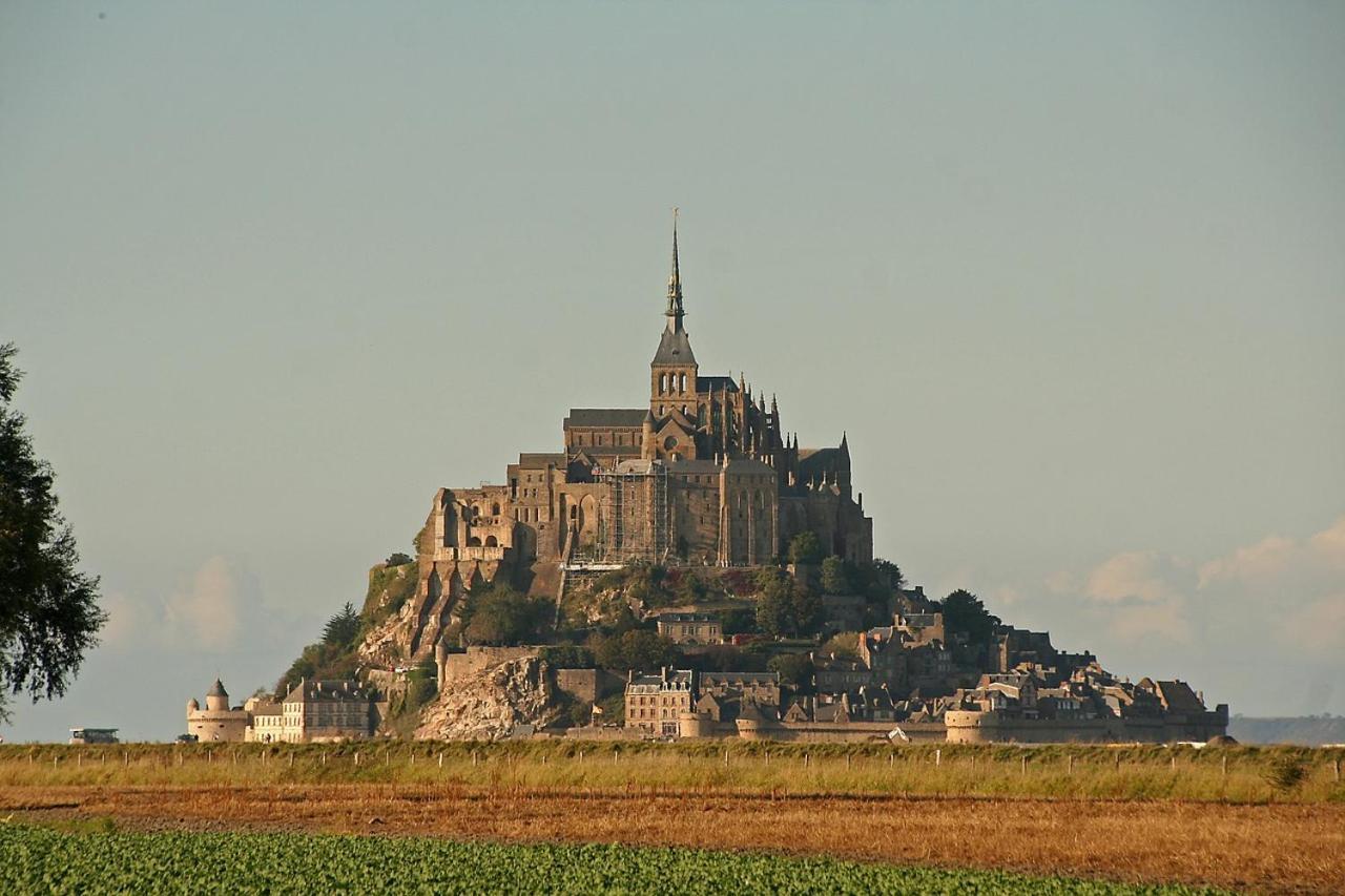 Gite A 1,9 Km Du Mont St Michel Villa Beauvoir  Esterno foto